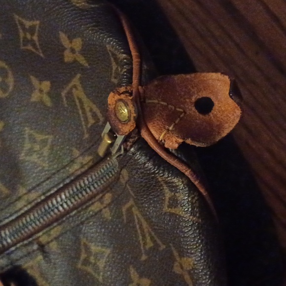 LV MONOGRAM SPEEDY 40. As Is. Authentic. Sales are final. LV Dustbag included - Picture 6 of 9